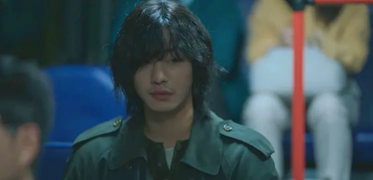 安孝燮劇中的中年造型被罵翻，導演有不同的見解。翻攝Netflix