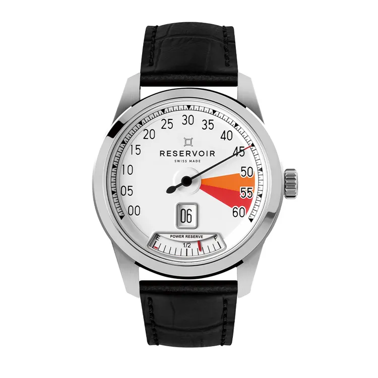 汽車系列老爺車白面紅區錶款，43mm，不鏽鋼錶殼，RSV-240自動機芯，56小時動力儲存，具分針瞬時逆跳、大視窗跳時、動力儲存顯示功能，15萬8000元。翻攝官網