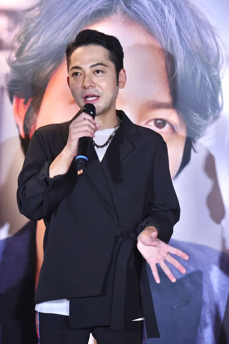 柏原收史自爆喜歡喝酒，每晚都要小酌，但哥哥滴酒不沾。林林攝