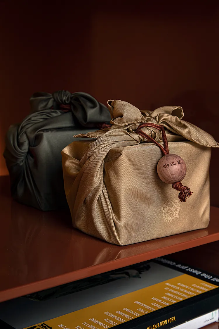 和菓子以日本傳統包巾風呂敷包裹。品牌提供