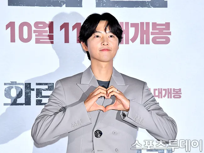 宋仲基不避談老婆和小孩，驚呼小孩長很快。翻攝sportstoday