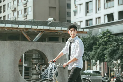 「歌唱小白」王品澔發單曲 師兄尚融耐心指導