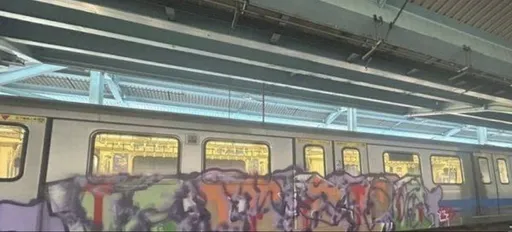 台鐵塗鴉客抓到了！警調200監視器鎖定2人　1嫌今入境遭逮另1人逃國外