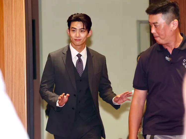 玉澤演平時透過睡覺紓壓。彭欣偉攝