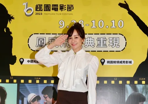 季芹現身致敬「帽子天后」 鳳飛飛經典重現最美倩影