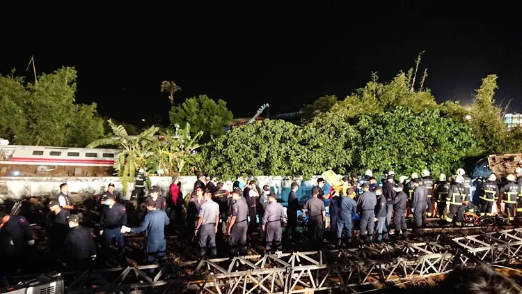 5年前18死普悠瑪疑再找出遺骨。翻攝臉書「中華民國海軍」