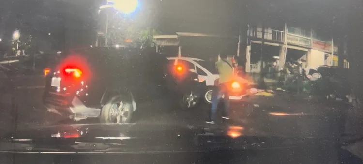 竊嫌衝撞警車，警方隨即連開19槍制伏。翻攝畫面