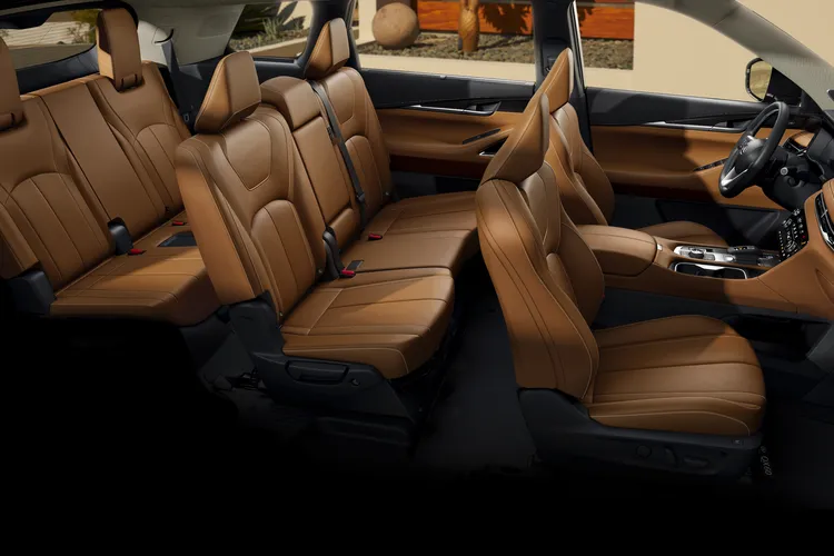 新增的焦糖棕內裝色結合優雅設計與尊榮豪華，展現更為獨特的品味。原廠照片