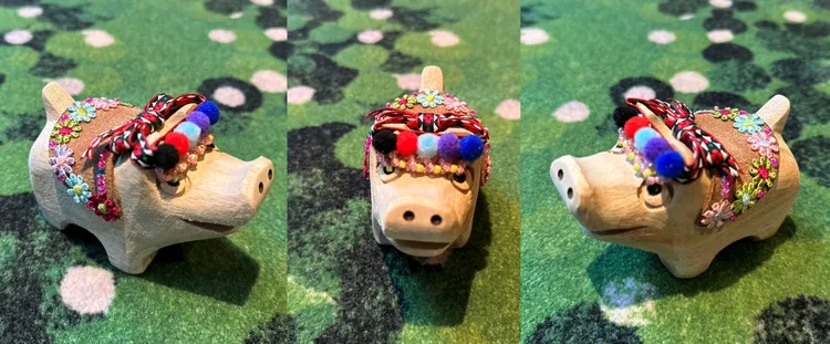 阿里山鄒族原住民在地手工藝品義賣木雕造型豬。業者提供