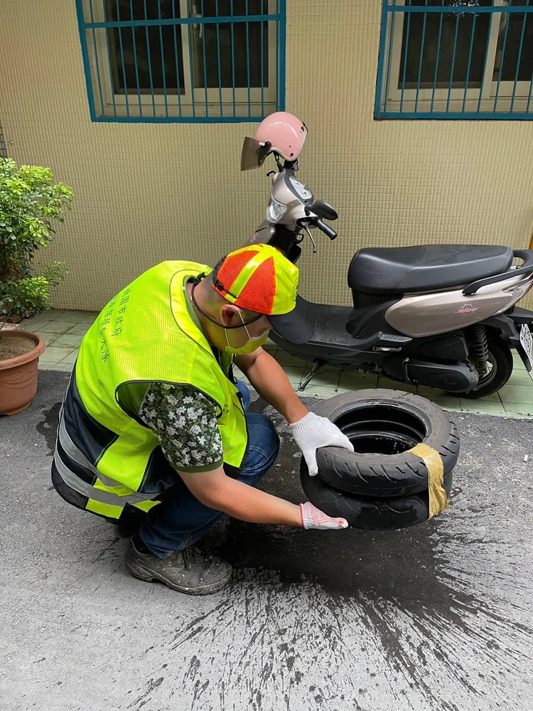 衛生局籲民眾加強積水容器清理。衛生局提供