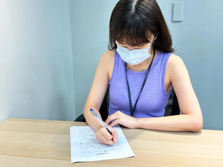 《壹蘋新聞網》員工簽署員工認股權的股份轉讓協議書。攝影中心