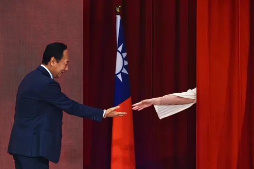 郭台銘保密到家！揭曾馨瑩昨才知副手是賴佩霞　聞林志玲傻眼問：真的嗎？