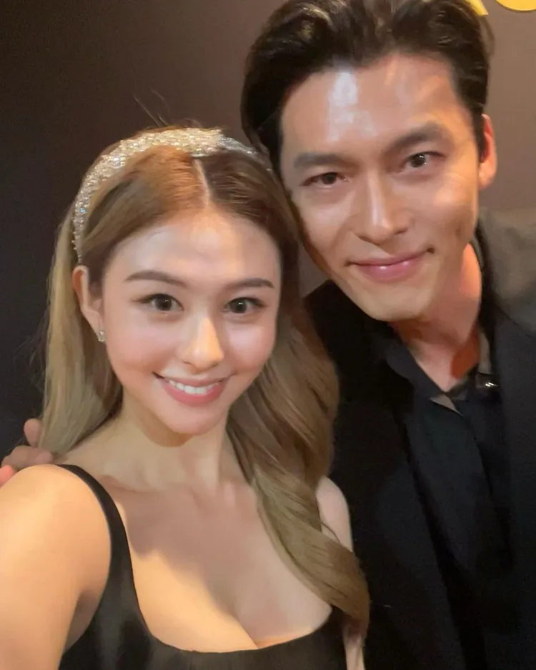 沈月（左）開心和玄彬自拍。翻攝yuetyuetxx IG