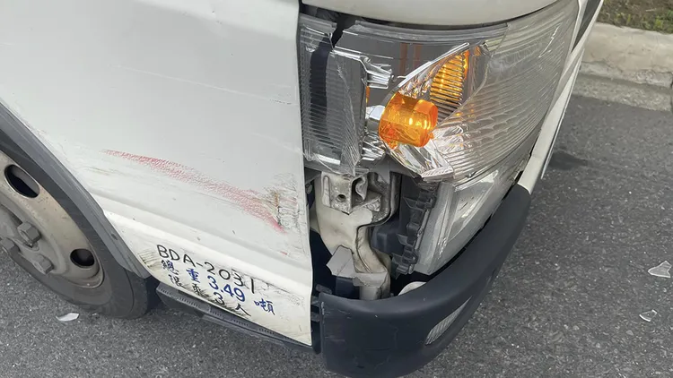 翻攝自「爆廢公社二館」