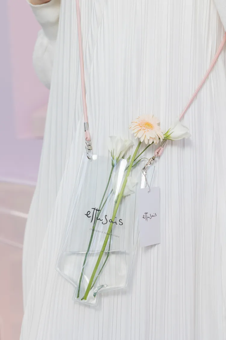 每場次限量10組的花背帶。品牌提供