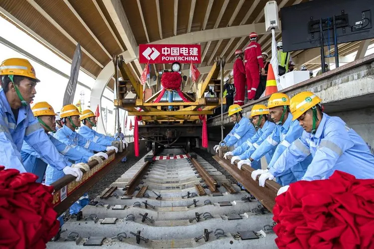 印尼雅萬高鐵由中國舖設、製造。資料照片