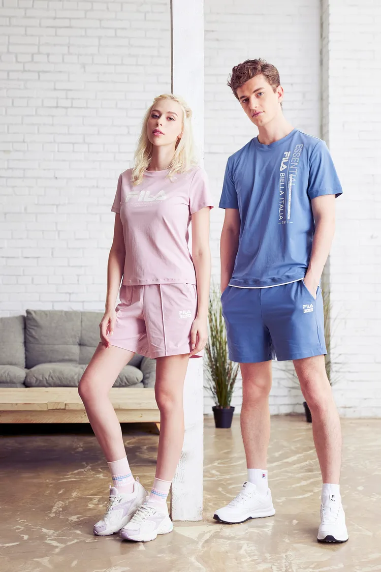 短袖圓領T恤（女）1580元、針織短褲（女）1580元、短袖圓領T恤（男）1780元、針織短褲（男）1680元。品牌提供