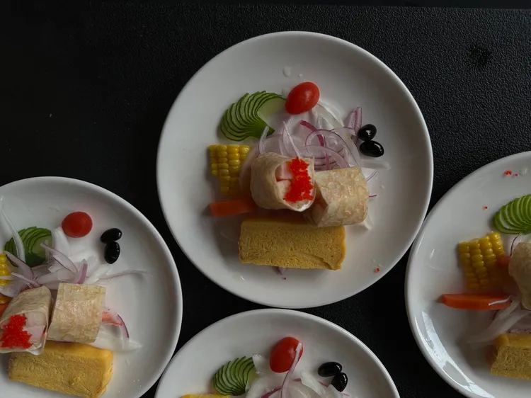 「星空饗宴」餐桌特色料理紅藜蟹肉蔬果卷。翻攝畫面