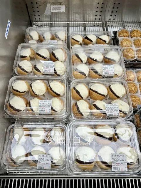 紅豆乳酪生乳包一盒六入。翻攝自粉專「Costco好市多 商品經驗老實說」