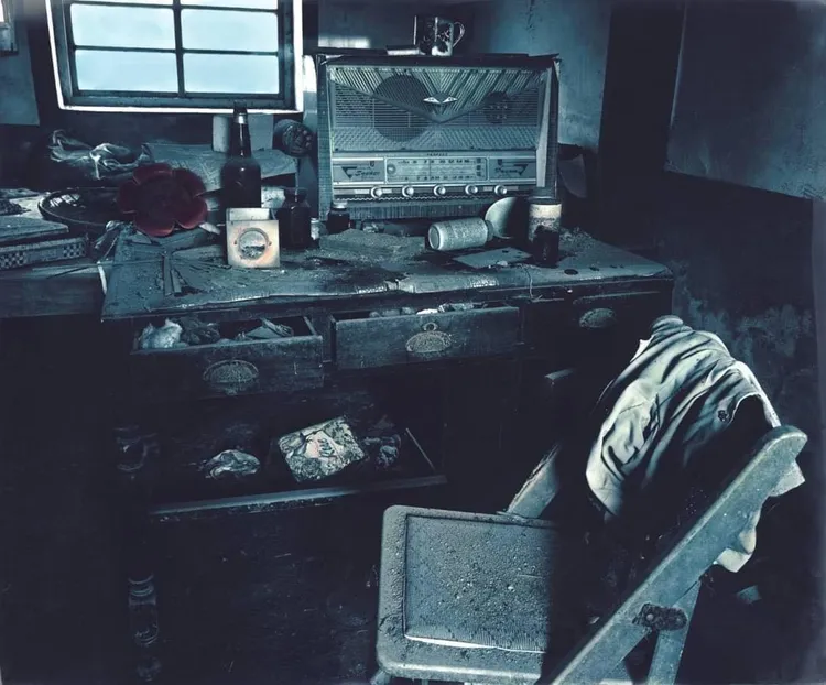 顏明邦銀鹽底片影像藝術創作。翻攝畫面