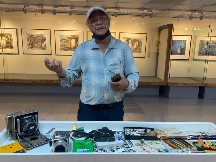 顏明邦希望古典攝影美學的傳統不要被數位影像所取代。曾玉冰提供