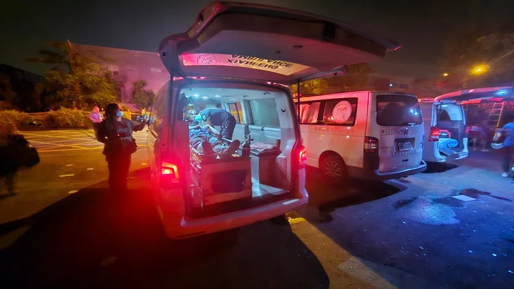 現場出動多輛救護車救援。取自爆廢公社