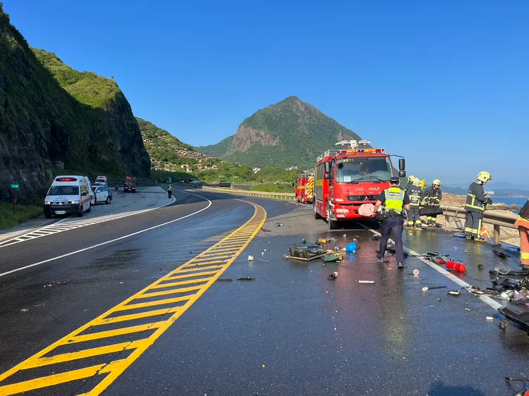 警方到場救援。翻攝畫面