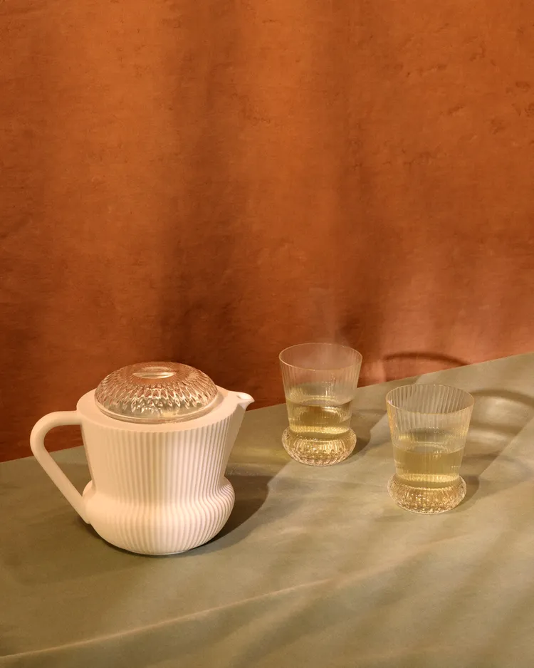 西式茶壺2萬4400元、淡茶品茗杯各5700元。品牌提供