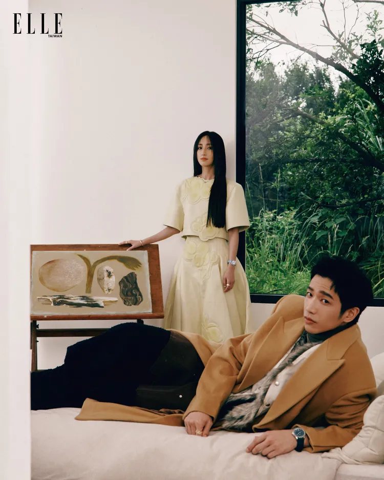 柯佳嬿（左）、劉以豪（右）拍攝《ELLE》封面。《ELLE》提供