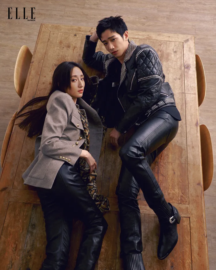 柯佳嬿（左）、劉以豪（右）拍攝《ELLE》封面。《ELLE》提供