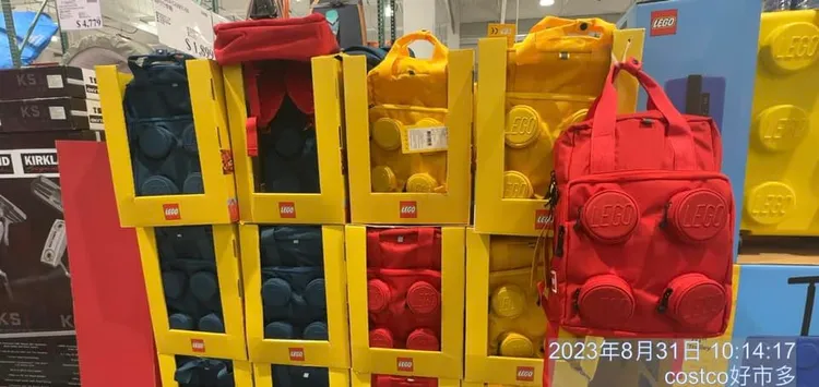 「積木背包」外觀是經典的積木造型。翻攝Costco好市多 商品經驗老實說
