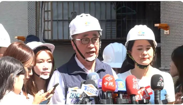 李四川現場受訪。都發局提供