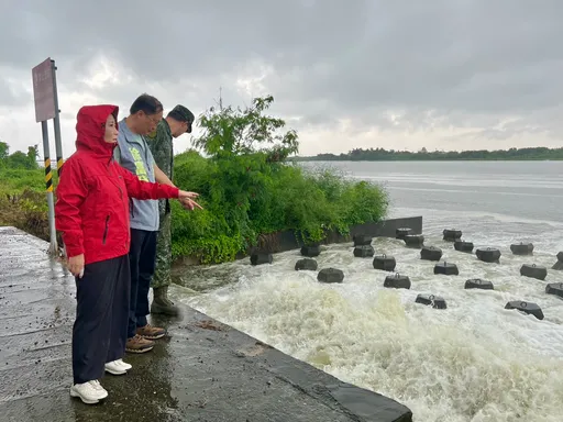 海葵颱風來襲!屏東撤離144人 周春米視察沿海地區抽水設備