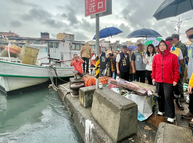 周春米縣長視察東港。翻攝畫面