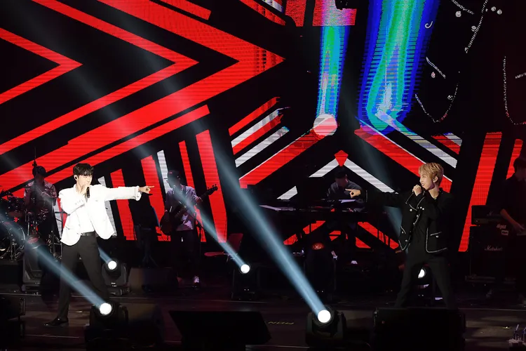 M.O.N.T連唱3首中文歌。華藝娛樂提供