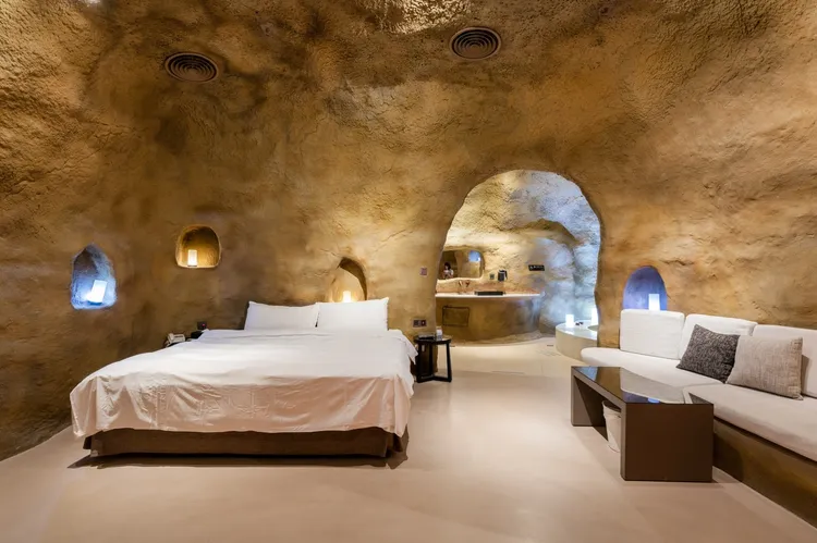 台中市政府呼籲民眾國慶連假台中訂房要快，圖為鳥人創意旅店。市府提供