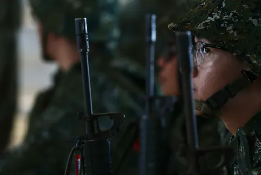 中尉自縊榕樹下！母質疑不單純「當天說放假要回家」　高大成揪3關鍵