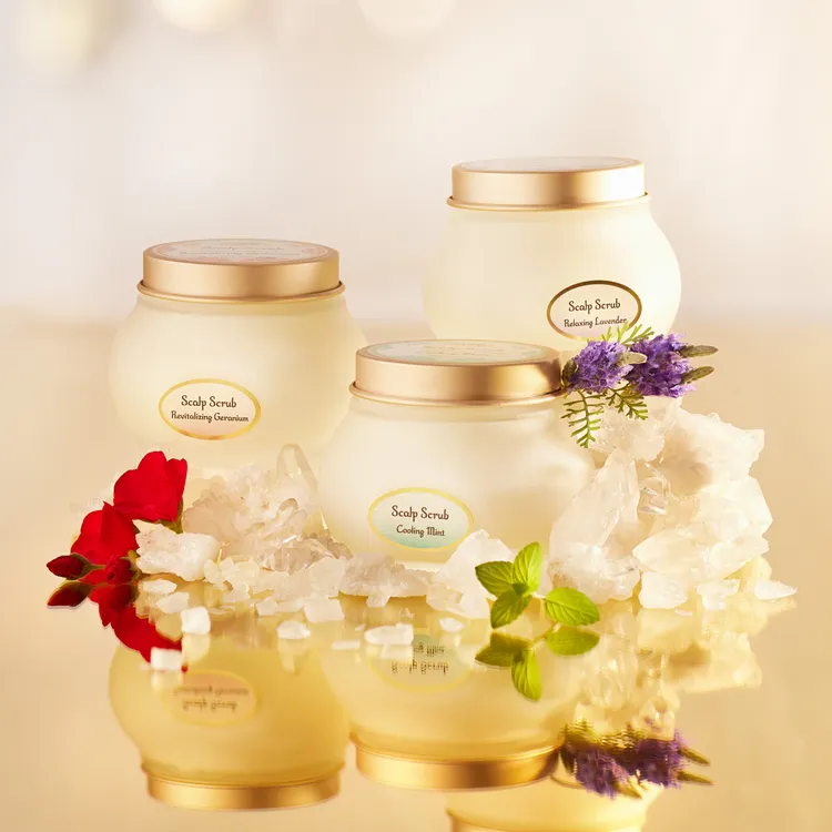 SABON新品上市，死海鹽頭皮磨砂膏(沁心薄荷/舒緩薰衣草/賦活天竺葵)，推薦價980元/90g ；1,980元/300g。