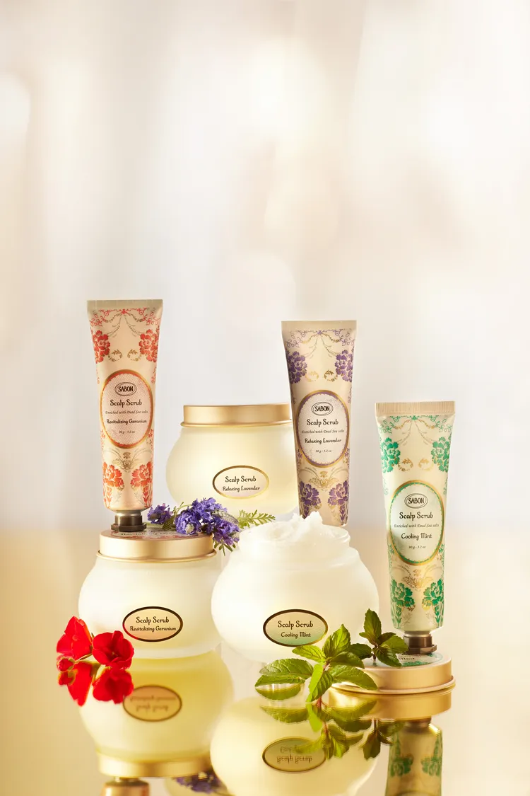 SABON死海鹽頭皮磨砂搞，90g（條狀）／980元、300g／1980元。品牌提供