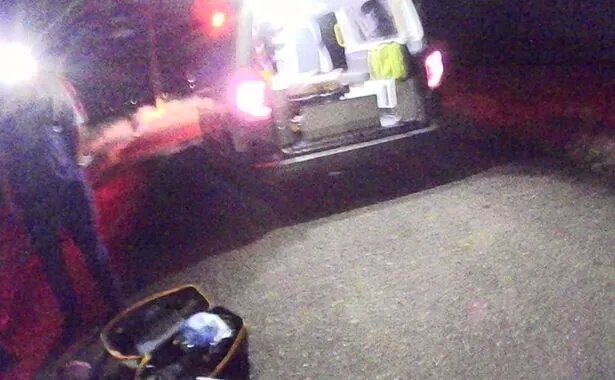 男子疑遭人圍毆到無氣息，警消急救，送醫仍宣告不治。讀者提供