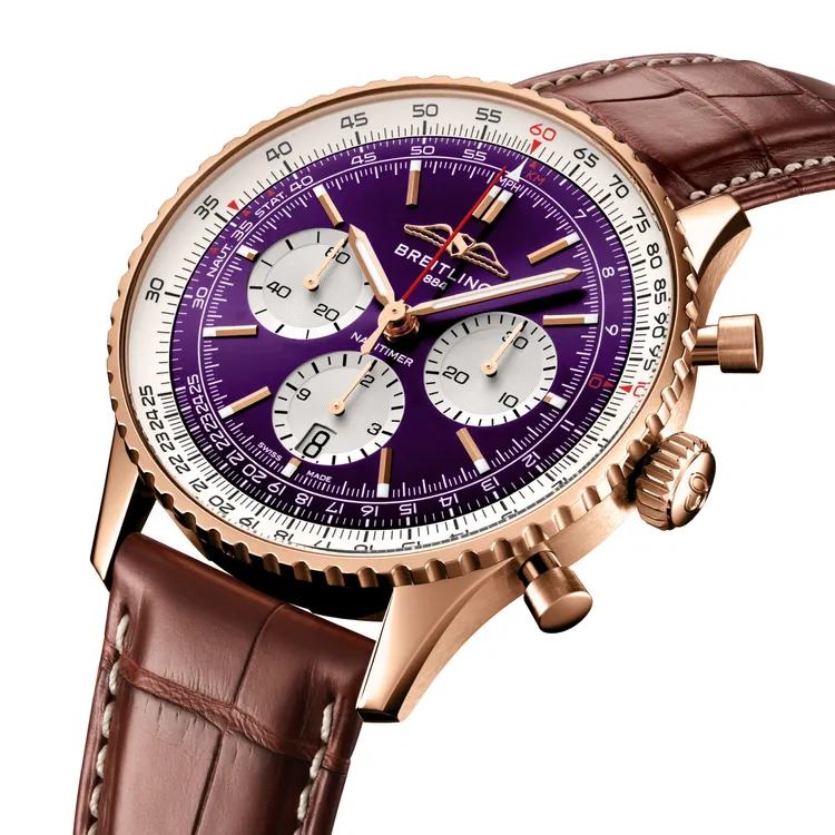 百年靈全球限量10只Navitimer B01台北101 20周年限量腕錶，43mm，18K紅金錶殼，紫色與白色計時器錶面，深棕色鱷魚皮錶帶，百年靈自製機芯，防水30米，動力儲存約70小時，60萬元。品牌提供