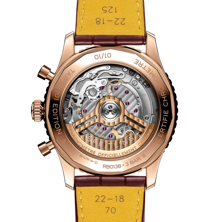 其底蓋為通透的藍寶石水晶。品牌提供