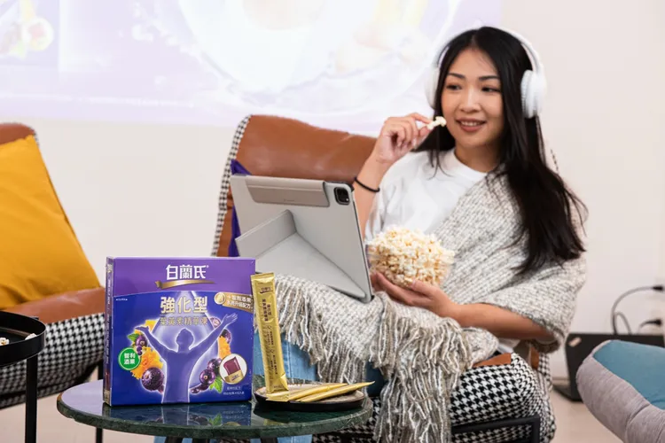 白蘭氏瞄準新世代「3C重度依賴」、「熱衷新潮流」的生活特性，推出「強化型葉黃素精華凍」，打造美味、水亮的『凍』感保健風潮。