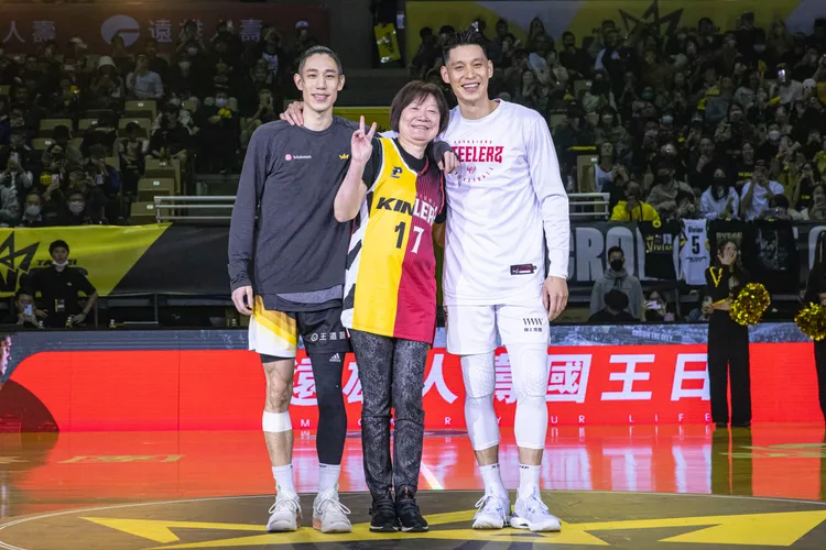 上季林家兄弟不同隊讓媽媽天人交戰。  PLG提供