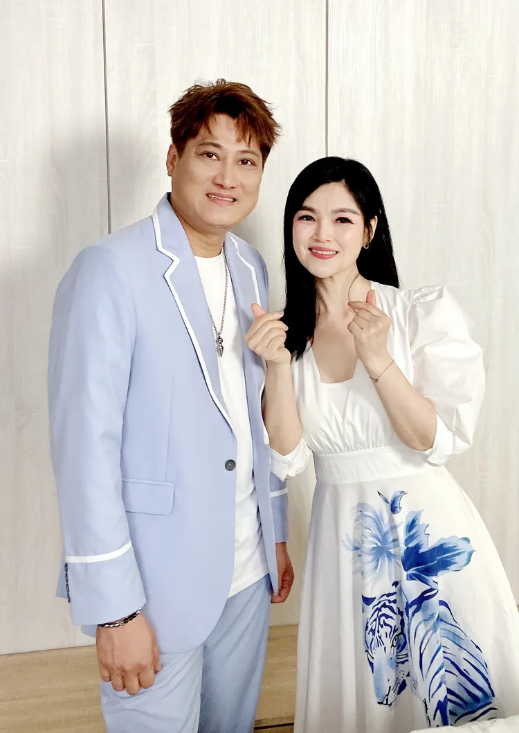 楊哲找來同門的談詩玲對唱。豪記唱片提供