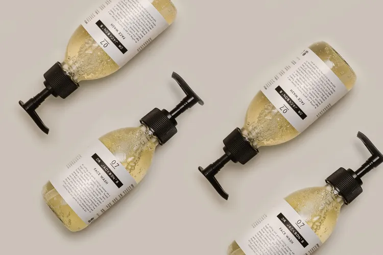 07潔顏露，擁有柑橘香氣，添加柑橘、檸檬、羅馬洋甘菊精油和石榴萃取物，200ml／1350元。品牌提供