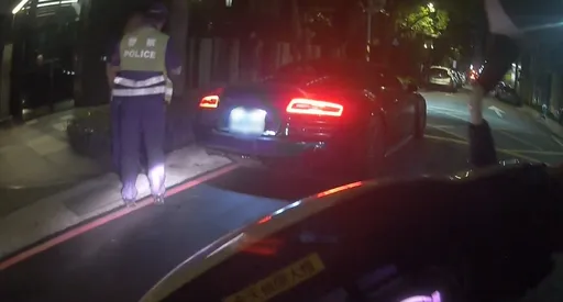 男酒駕還開「鋼鐵人坐駕」Audi R8趴趴走　見臨檢一動作反引警攔下開罰
