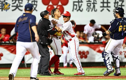 味全龍和中信兄弟板凳清空後 吉力吉撈竟遭種族歧視留言!隊友不忍了