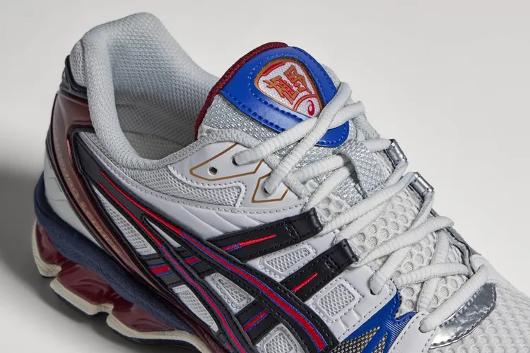 鞋舌部分採用榧野印花致敬創始人榧野俊一。品牌提供