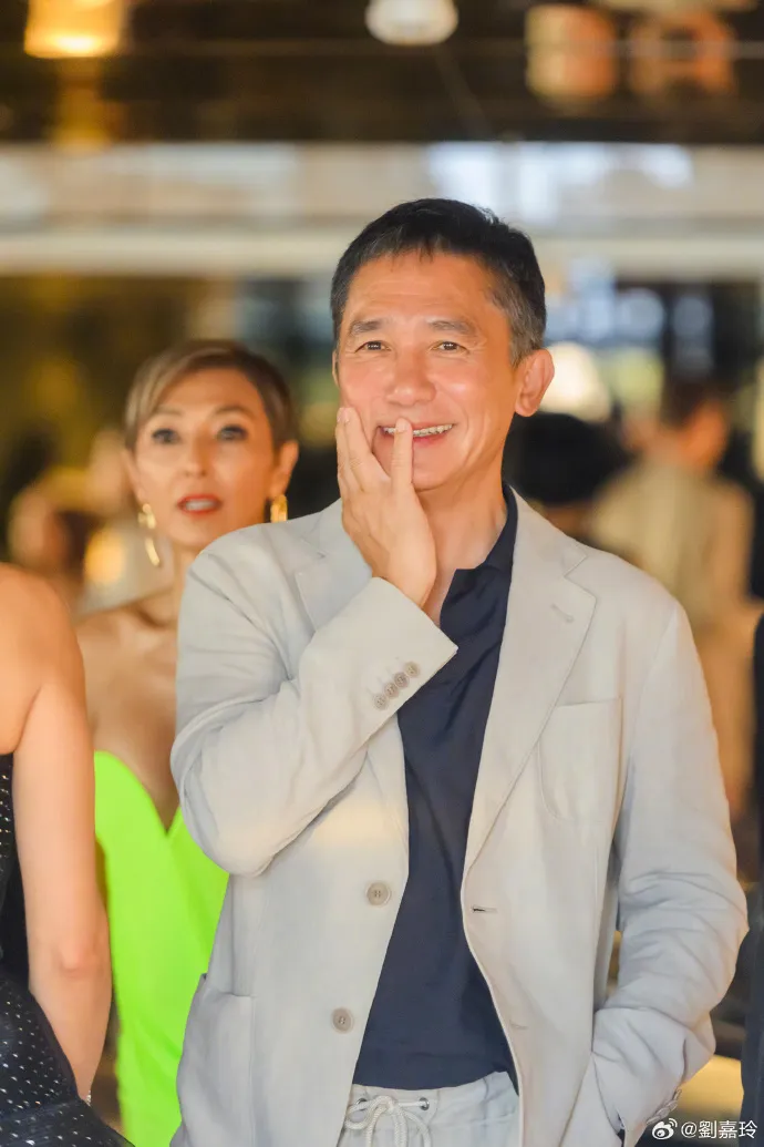 梁朝偉神采奕奕。翻攝劉嘉玲微博